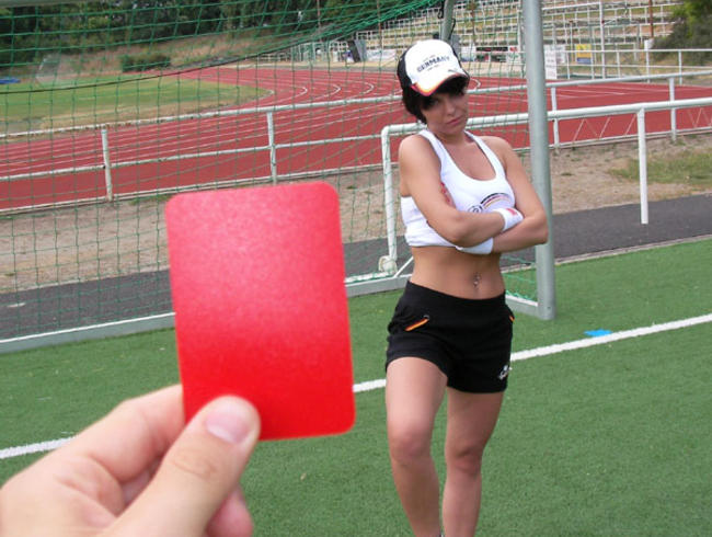 ANSTOSS zur EM – Vom Schiedsrichter abgefickt