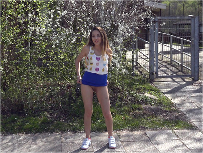 Bisschen Pipi von Lilly dann spritzt dein Willi!!!