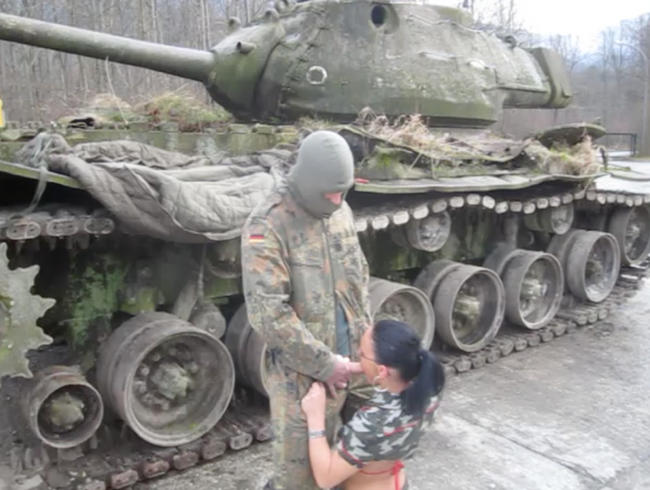 Heimlich auf dem Panzer gedreht!!!
