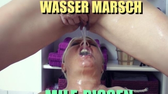 Wasser marsch – MILF PISSEN