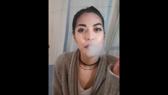 SMOKING THAI BITCH