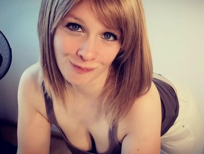 Die Tankstellenverkäuferin – Deine erste offene Fotze