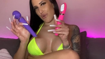 Unbeschreiblicher Orgasmus mit zwei Toys