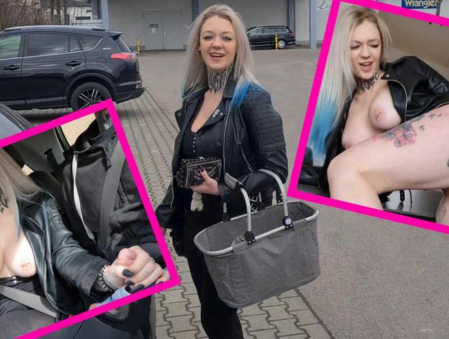 So leicht bin ich zu ficken! Beim Einkaufen AO abgeschleppt