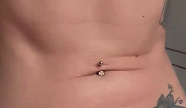 Dildo vor dem Baden geritten bis zur Creamigen Pussy