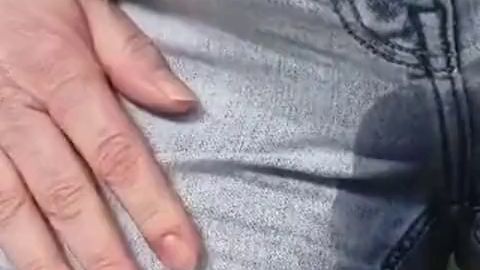 Ich habe es wirklich lange zurückgehalten – In die Hose gepisst