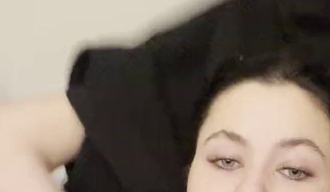 Ich ziehe mein Oberteil aus