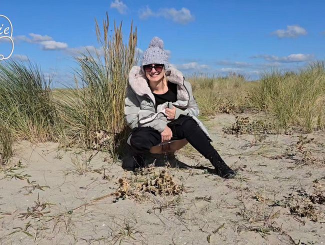 In Holland am Strand und keine Toilette in sicht, aber ich bin ja nicht schüchtern