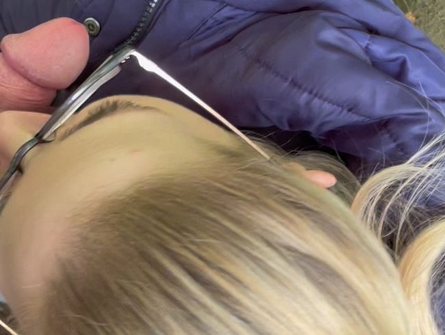 Geiler Outdoor-Blowjob inkl. Spermaschlucken!!