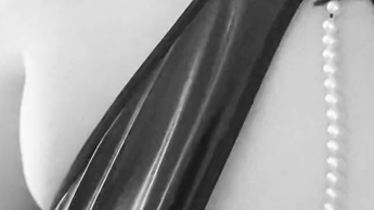 Brüste. Leder. Curvy. Kontrolle.