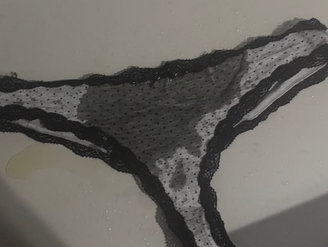 Demütigung NS Skandal ich piss für dich auf einen string schämst du dich nicht ?