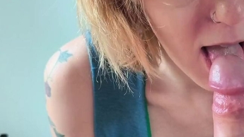 Geile Morgenlatte abgewichst und geblasen zum Frühstück!!!
