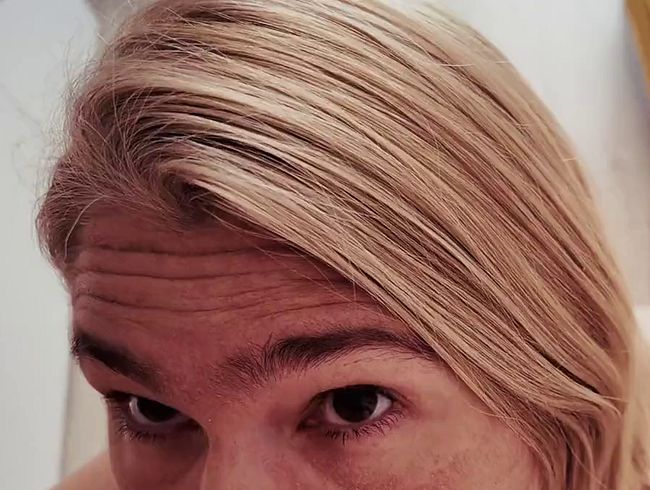 Ich verführe einen User. Im Chat kennengelernt und kurz darauf ist er schon blank in meiner Fotze