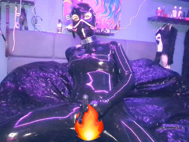 Me Time in Latex, ich mach mich ganz schiny und machs mir selbst