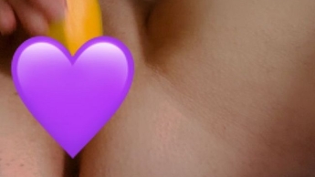 Nahaufnahme – Kurzer Hand Banane Zweck entwendet. Sie sind nicht nur zum Essen da