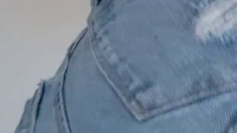 Ich pinkel in meiner jeans hotpants