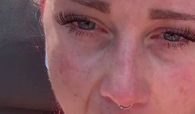 Eis lutschen beim Sonne tanken