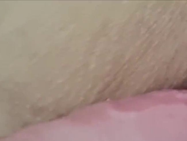 Freche Füchsin spielt mit Dildo – echte Lust, Nahaufnahme & glänzende Piercings