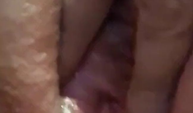 Geile,feuchte Muschi am Bürostuhl bespielt????