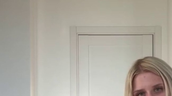 Ich habe mich sofort für dich ausgezogen und dir die wunderschönen Kurven meines Körpers gezeigt…