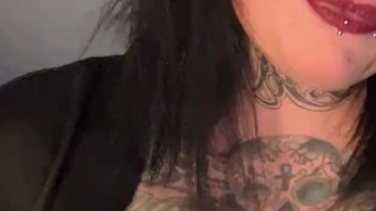 ? Miss_Inked stellt sich vor – tätowiert, geil & kein bisschen schüchtern ?