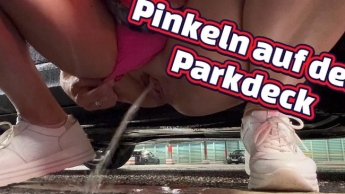 Pinkeln auf dem Parkdeck
