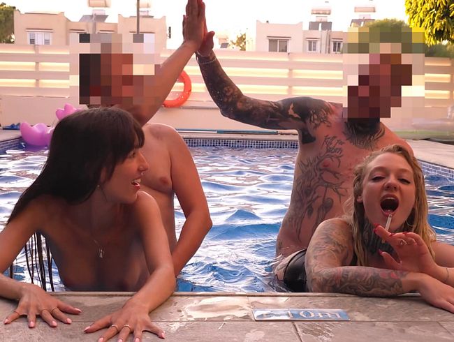 Poolabend eskaliert! 2 blanke Schwänze für 2 gierige Fotzen!