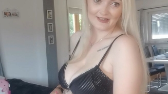 So aufgeregt war ich noch nie! Ich zeig mich oben ohne im Netz