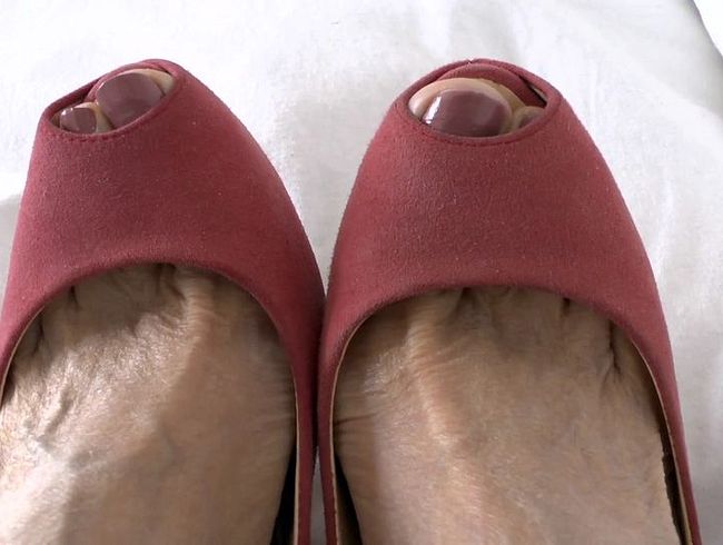 Spritz geil ab vorne auf meine Heels Abspritzsau!