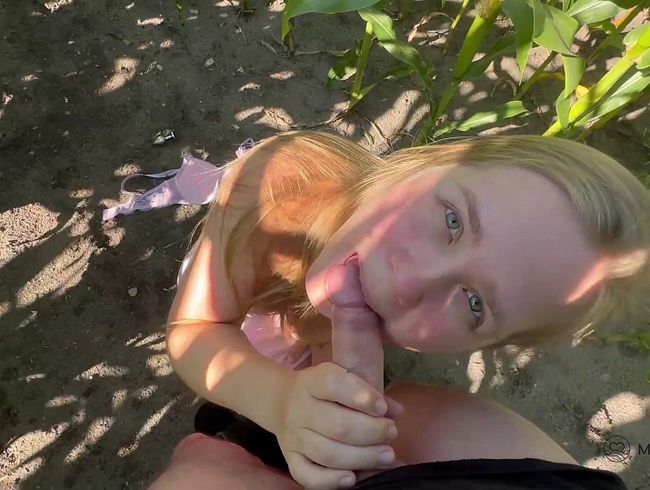 Verbotenes An*l-Abenteuer im Maisfeld – zu süß, um brav zu bleiben!