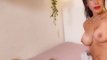 Das bin ich :) Ich hoffe dir gefällt mein heißer body :)