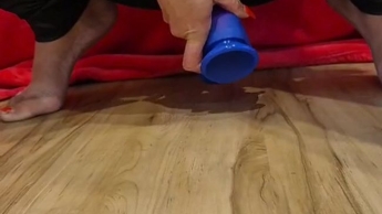 Feuchte Muschi wird mastubiert