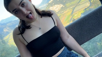 Seilbahnfahrt mit Happy End – Verbotener Fick in der Gondel!