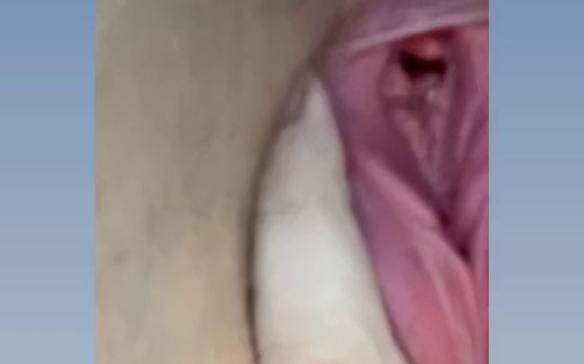 Sieh dir meinen knackarsch an mit sicht auf beide löcher