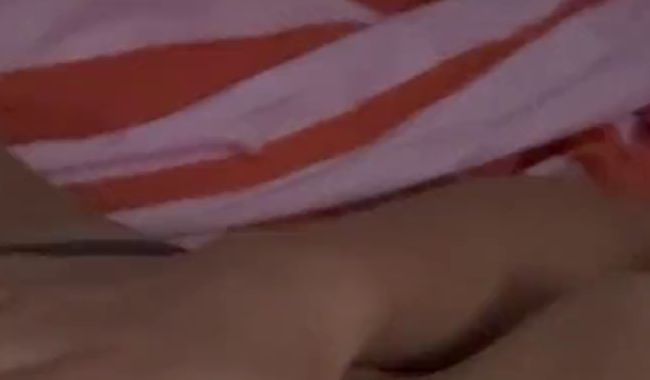 Streichel mich wach und werde geil davon