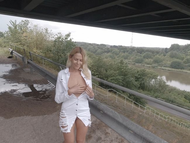 Verfickte Public Analaction…los…spritz mir alles rein!! Ich liebe es !!