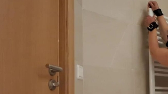 Gefesselt in der Dusche gefickt.