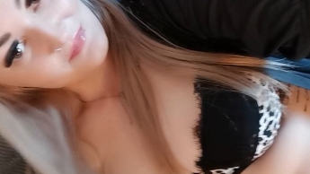 Ich trau mich! Ich spiele an meiner Pussy und jeder kann zusehen