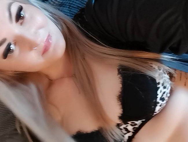 Ich trau mich! Ich spiele an meiner Pussy und jeder kann zusehen