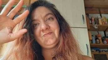 Mein 1. Video auf einer Sexseite! Hi ich bin die Neue..