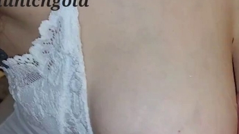 POV NS Amateur Handjob Ich setze mich auf Dich und ficke Dich in meinem Bett bitte komm auf…