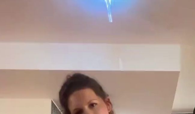 Außer Kontrolle! Im Wellnessbereich zeige ich meinen Plug und mach’s mir ungeniert selbst