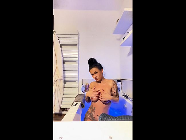 Das erste Mal nackt! Ich zeig mich dir in voller Pracht!