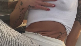 Es ist kalt …. Das heißt: STEIFE geile Nippel!! ;)