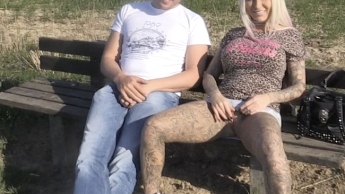 Freundin zum ficken vorgeführt! Spanner darf ficken!!