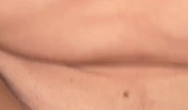 Ich ficke meinen Dildo auf dem Badewannenrand