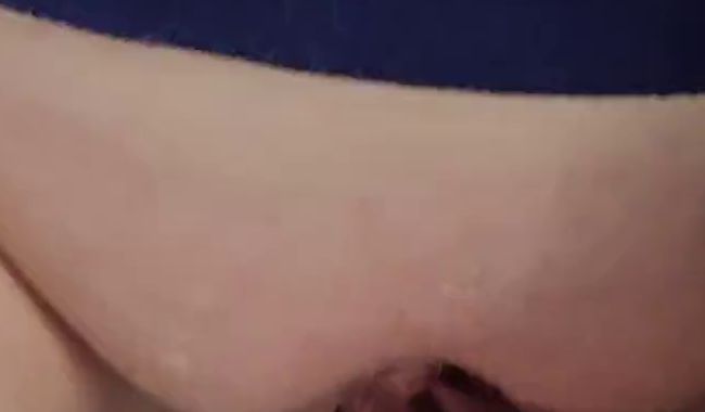 Ich finger mich heftig auf der Toilette.