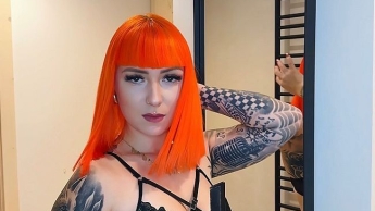 Ich schminke mich in Dessous und du bist ganz nah dabei.