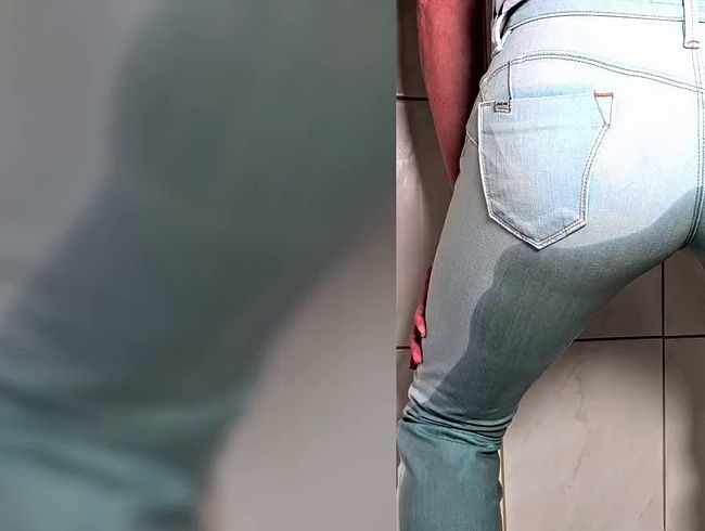 JEANSPISS Ich pisse in meine helle Jeans für dich Wunschvideo