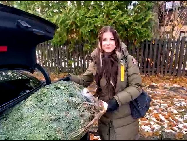 OMG! Perverser Passant hilt beim Christbaum tragen und wird fett belohnt !!!